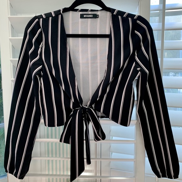 Missguided Tops - Cropped tie blouse